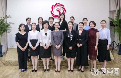 酒店餐飲服務(wù)禮儀 專業(yè)與優(yōu)雅的完美融合