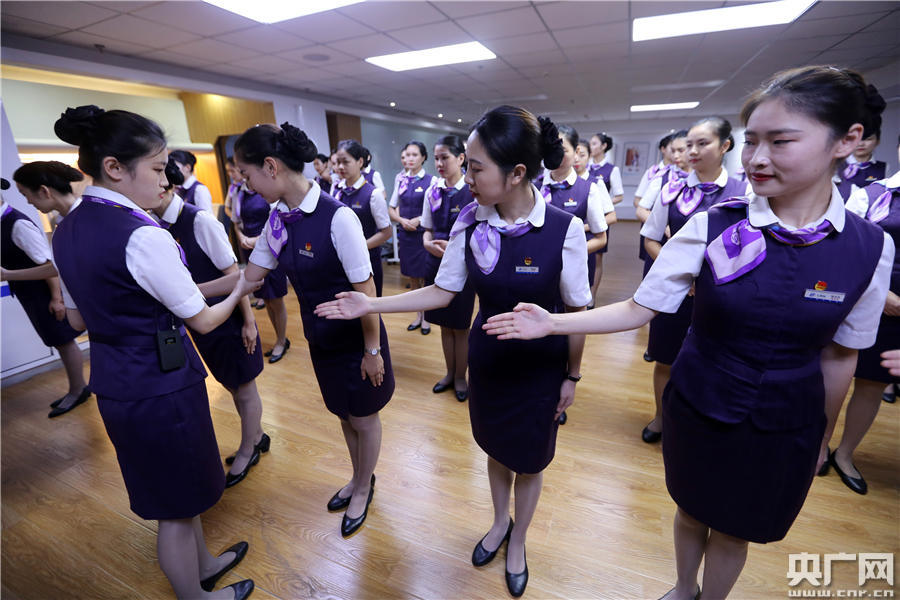 杭州動姐禮儀培訓服務助力暑運高質(zhì)量出行